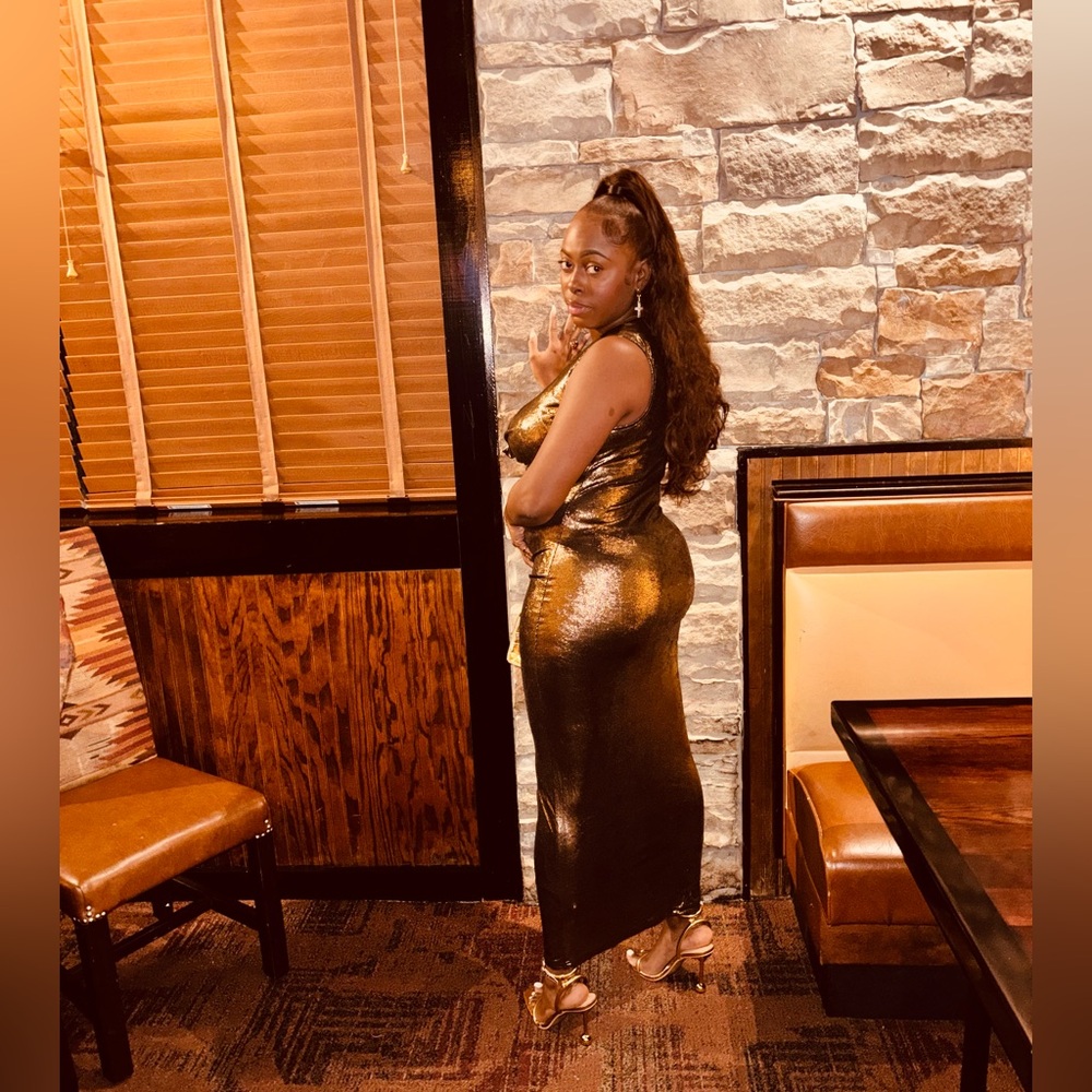 BELLA IS LIVE WITH HER SOLO SHOW (HOME OF NAME YOUR PRICE) 💜 - Picture 4 of 15